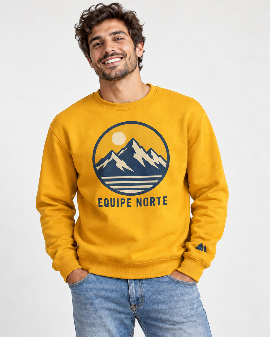 Modelo vestindo moletom sem capuz personalizado com estampa